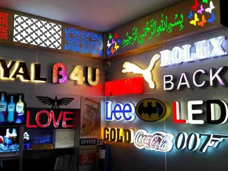 مصرف برق انواع لامپ برای تابلو تبلیغاتی